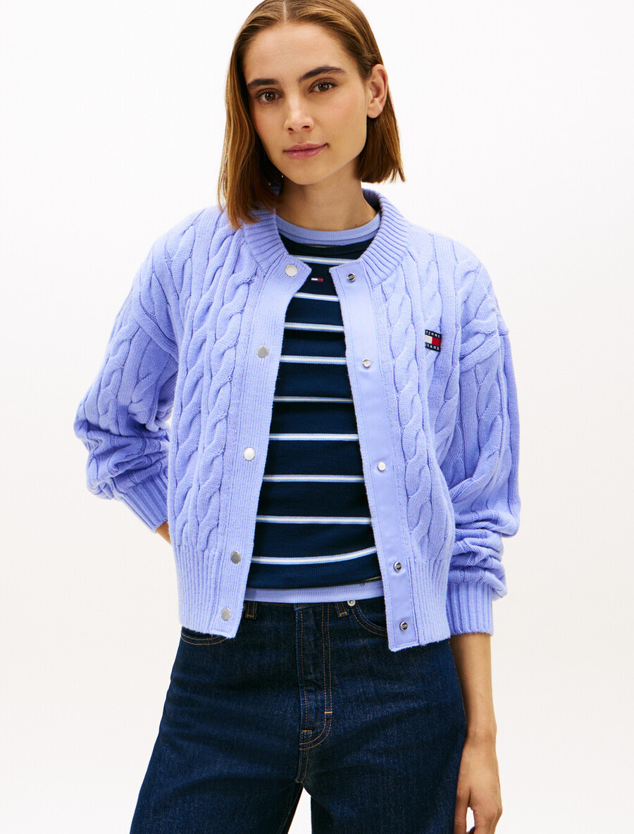 strickjacke mit flaggenabzeichen