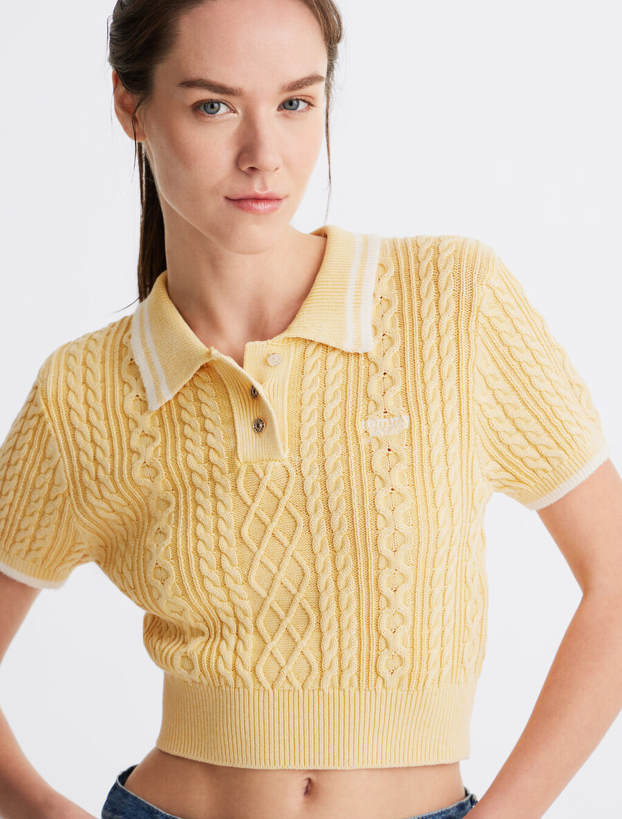 kurzes polo-shirt mit zopfmuster