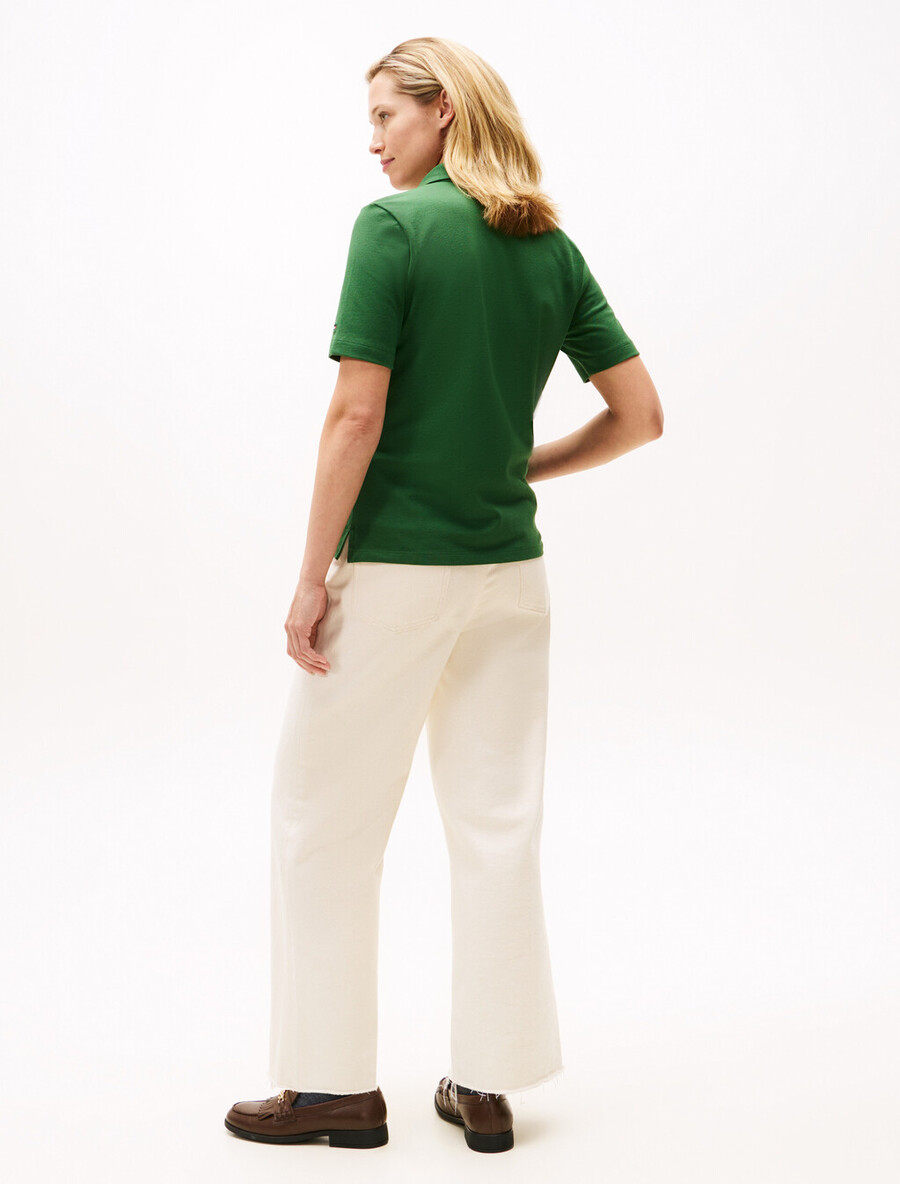 poloshirt mit wappenstickerei in regulärer passform