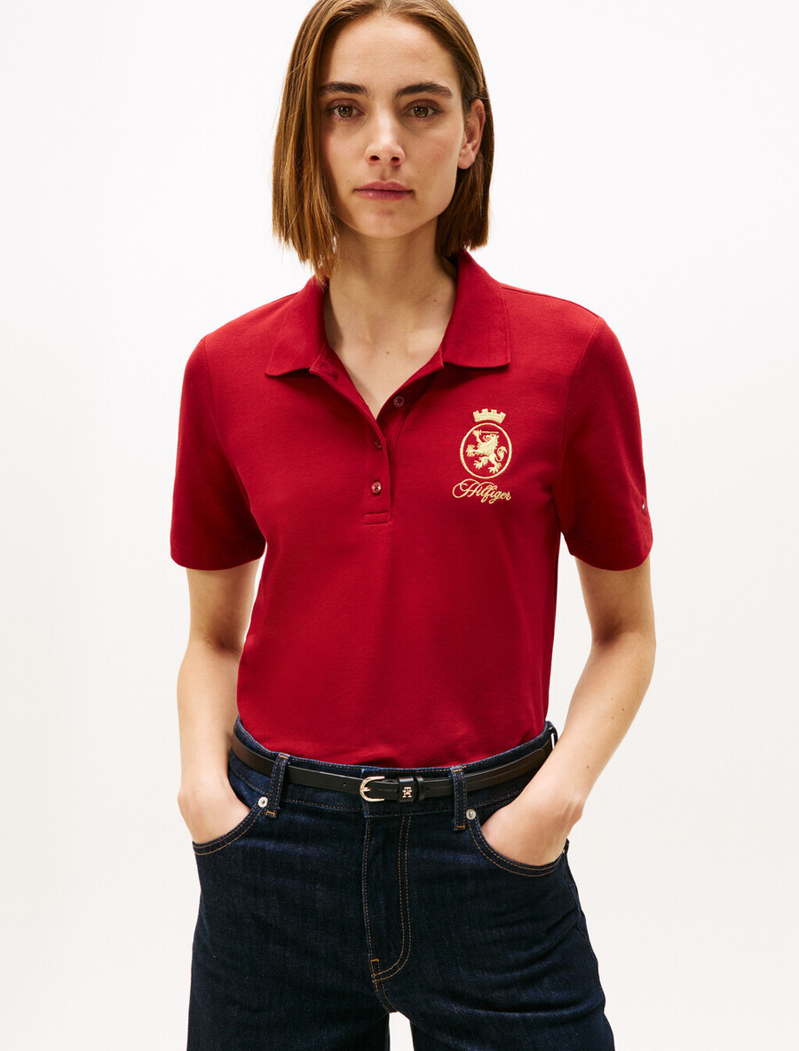 poloshirt mit wappenstickerei in regulärer passform