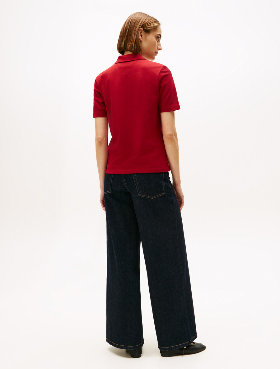 poloshirt mit wappenstickerei in regulärer passform