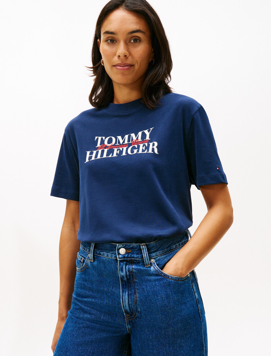 klassisches t-shirt mit flocklogo und lässiger passform