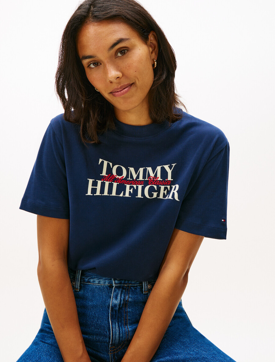 klassisches t-shirt mit flocklogo und lässiger passform