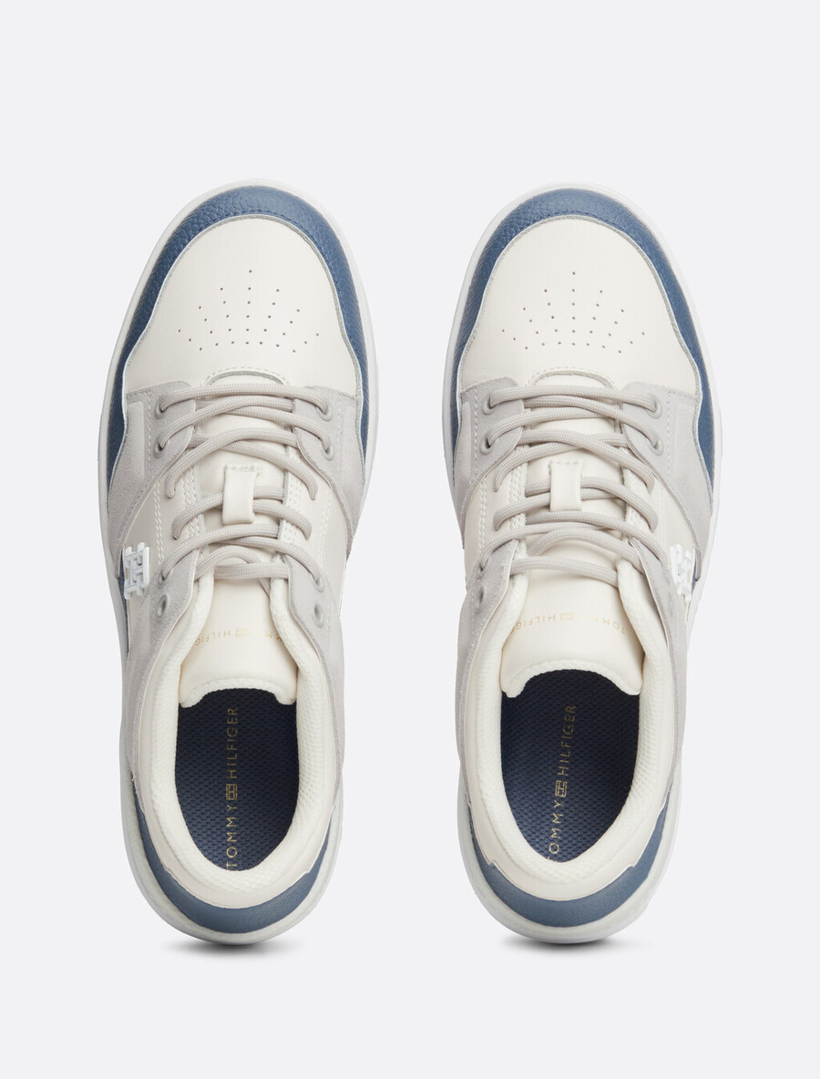 basketballschuhe aus leder mit gemischter textur