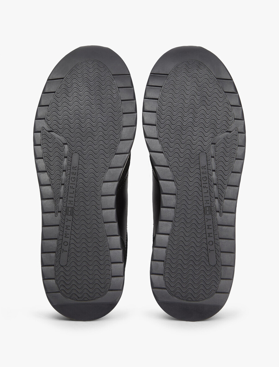 sneaker aus geprägtem th-monogramm-leder
