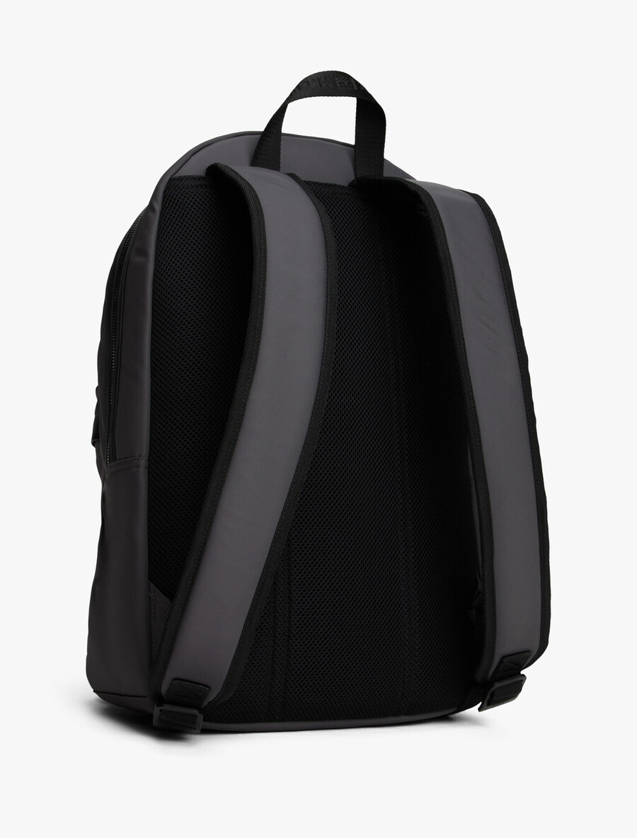 rucksack mit textillogo-patch und kuppelform