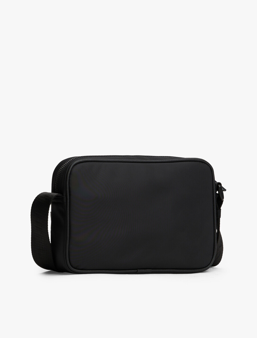 crossbody-reportertasche mit metalllogo