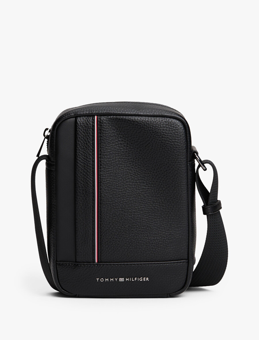 crossbody-reportertasche mit metalllogo
