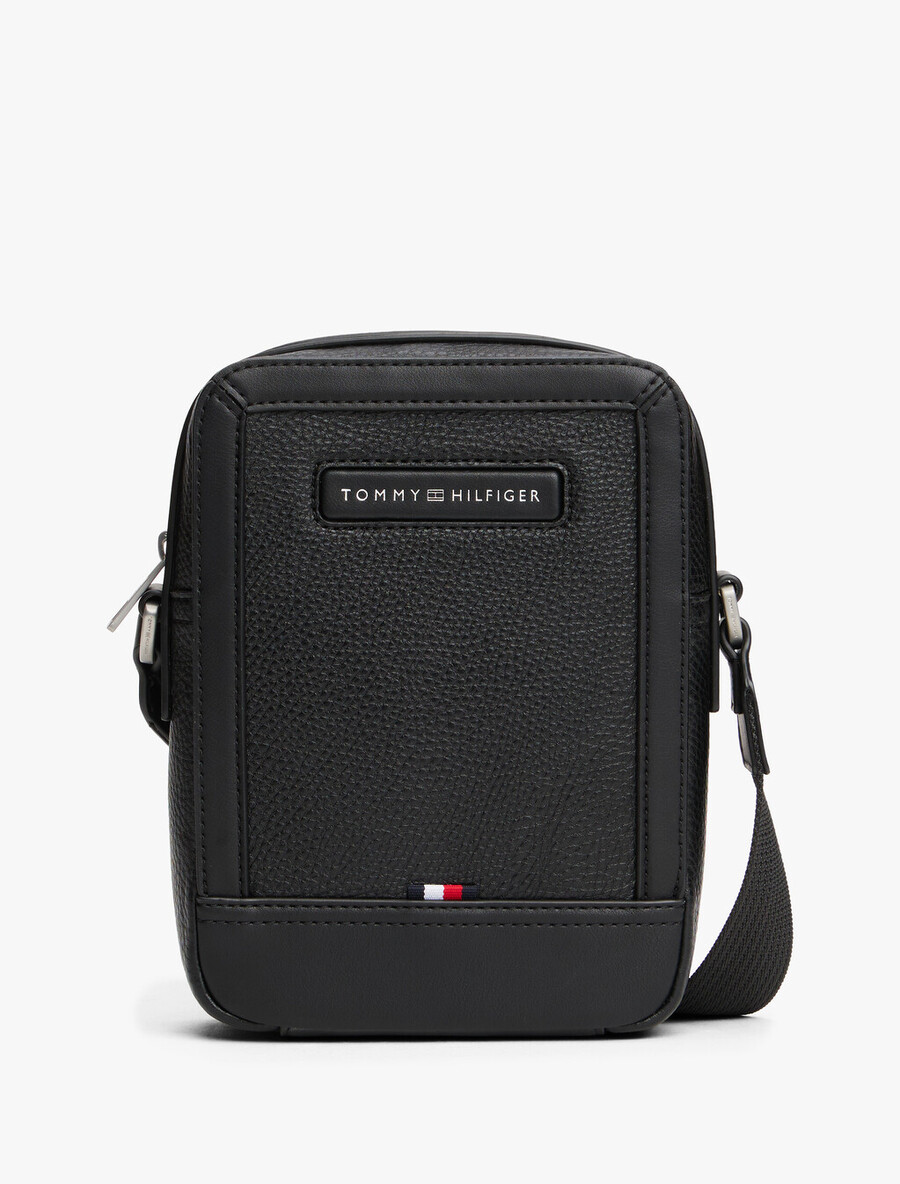 pebble grain logo crossbody reportertasche
