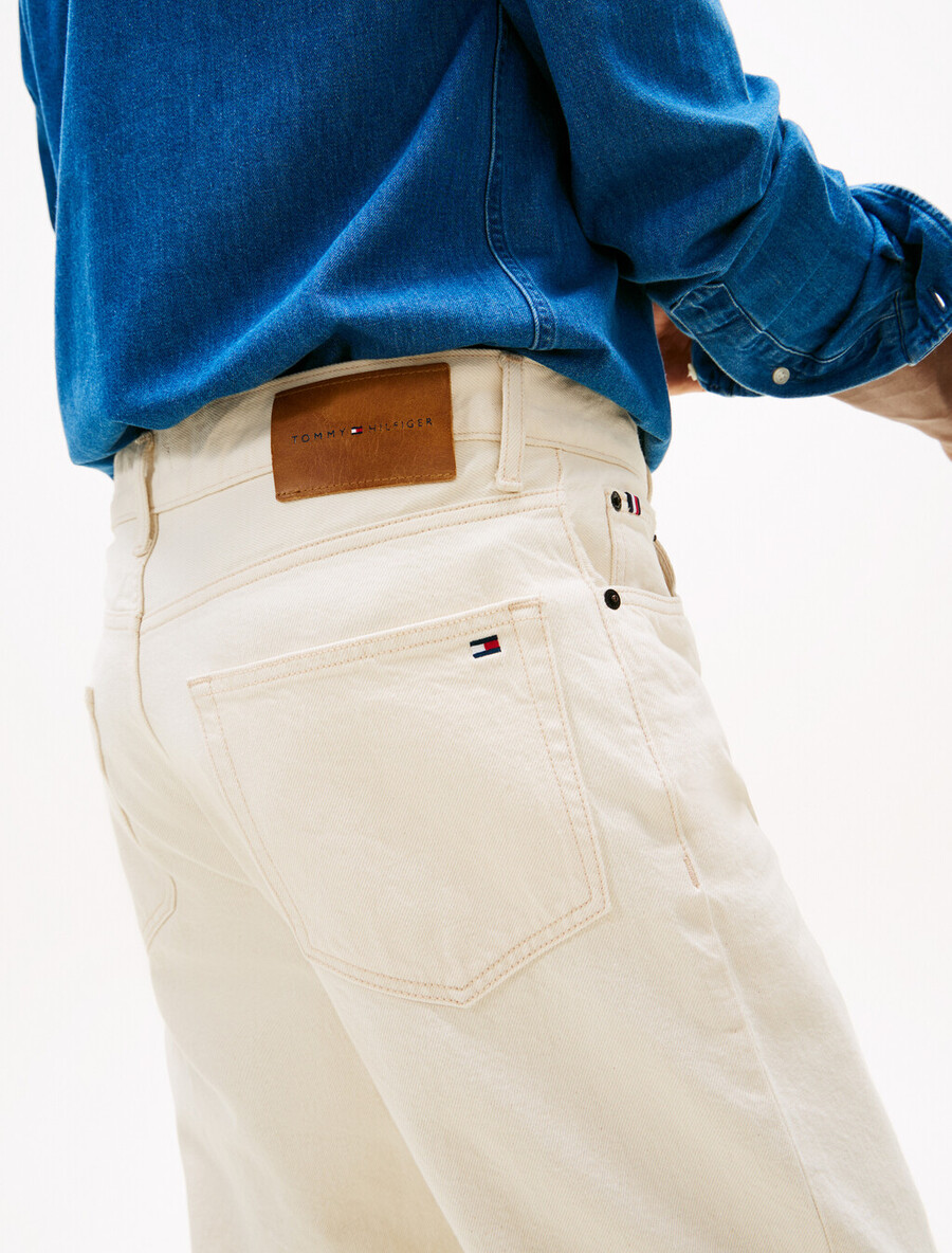 gewaschene lässige weiße jeans