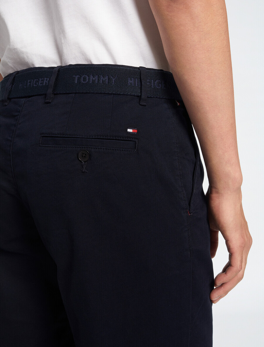 essential brooklyn shorts aus bio-baumwoll-twill mit gürtel