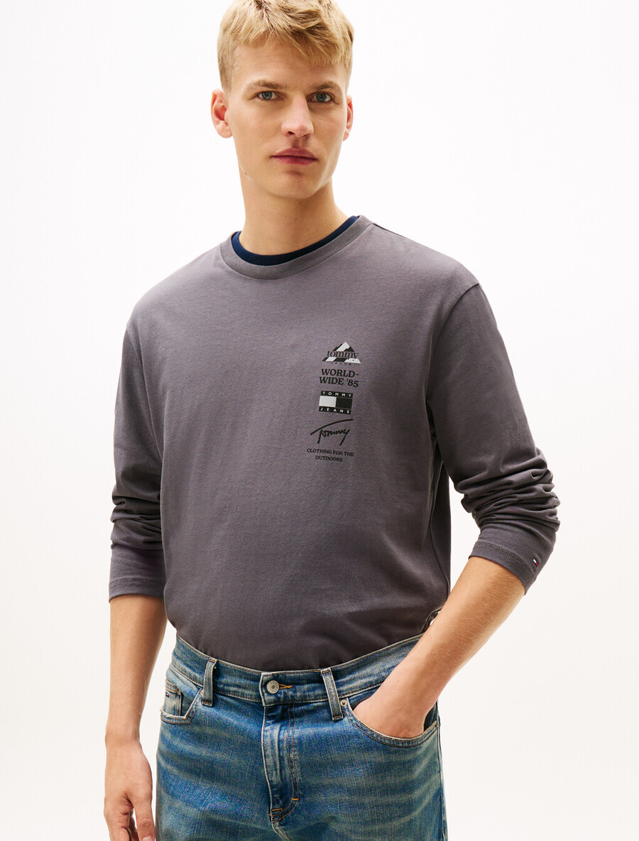 langarm-t-shirt mit rückengrafik und lässiger passform