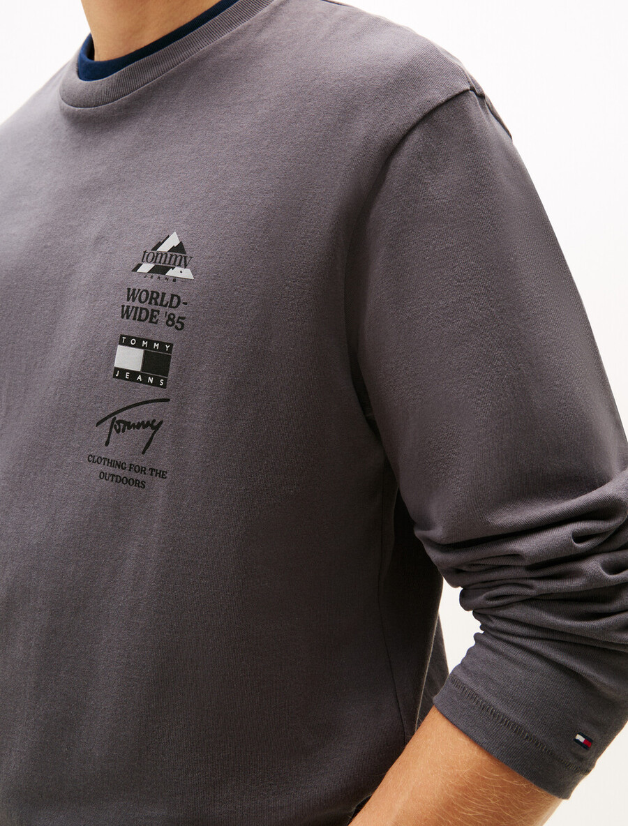 langarm-t-shirt mit rückengrafik und lässiger passform