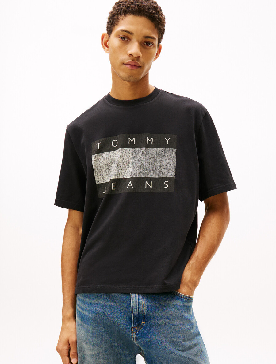 t-shirt mit flaggen-aufdruck im 90er-jahre-stil