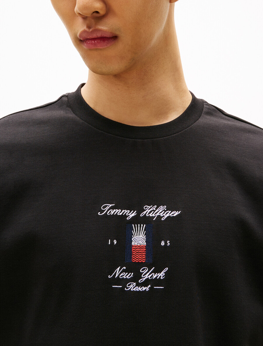 t-shirt mit saisonalem flaggenlogo