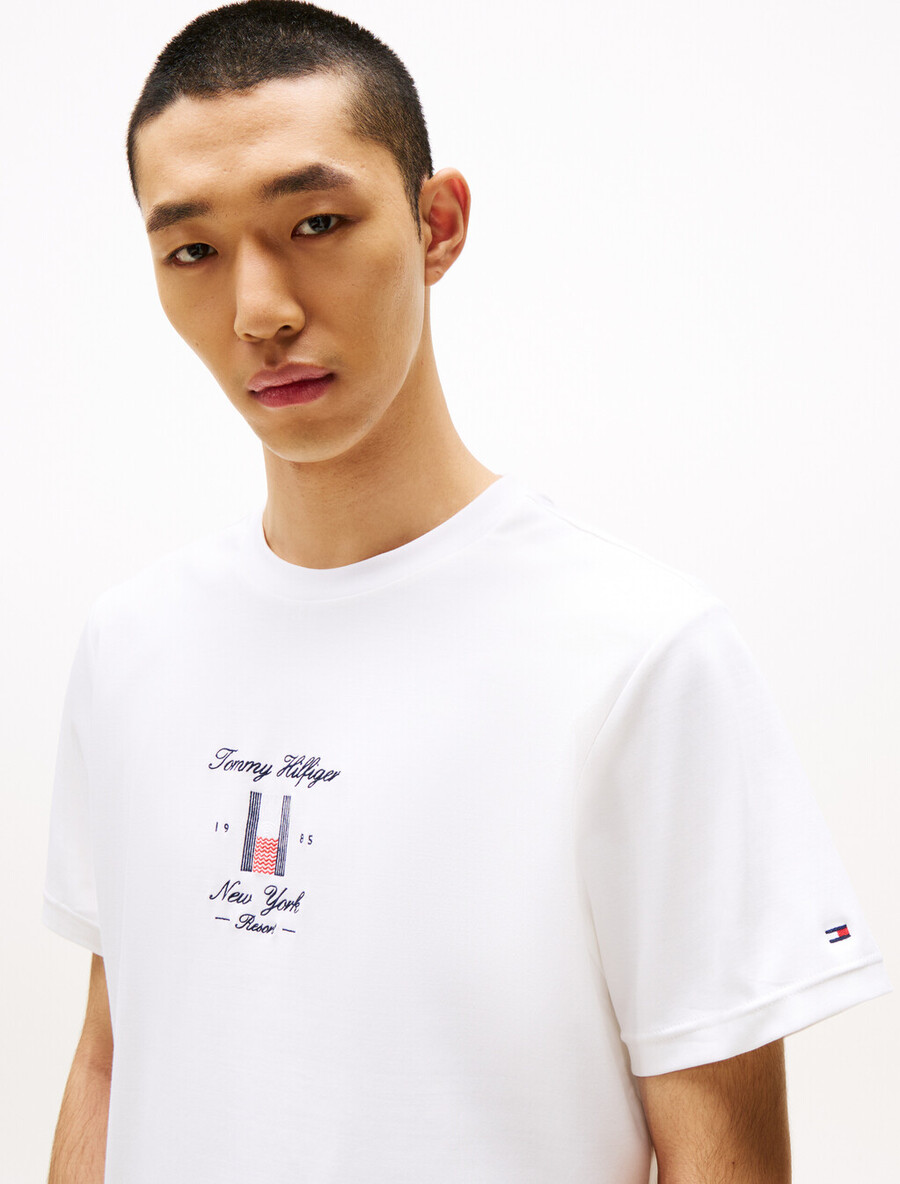 t-shirt mit saisonalem flaggenlogo