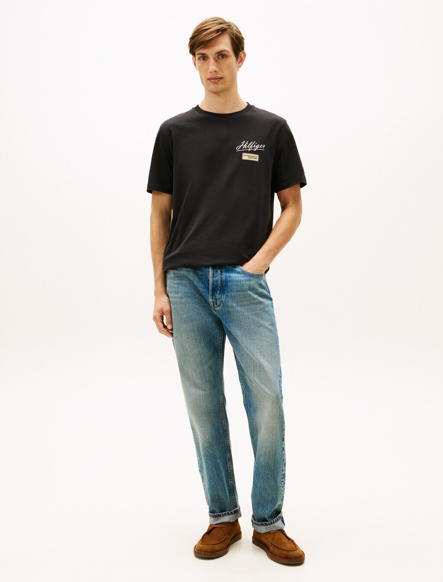 t-shirt mit strukturiertem logo und rundhalsausschnitt