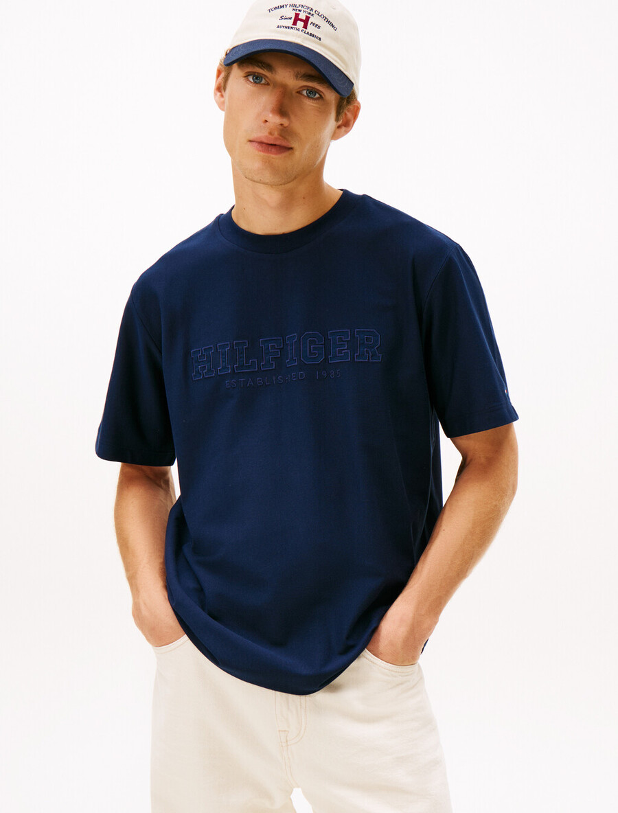 t-shirt mit logostickerei und lockerem rundhalsausschnitt