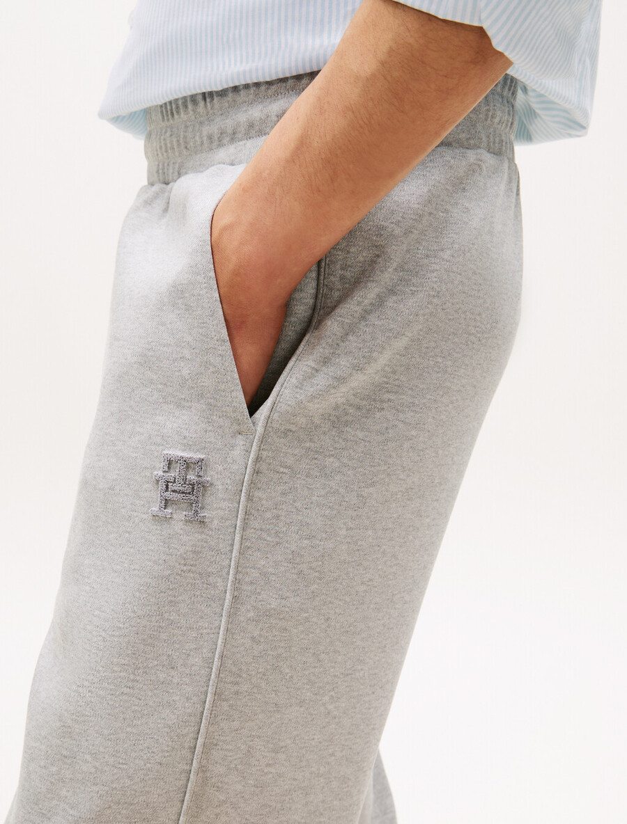 jogginghose mit monogramm und geripptem saum